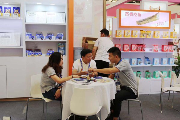 毫棒抑菌骨亮相亚宠展，健康功能型咬胶受关注