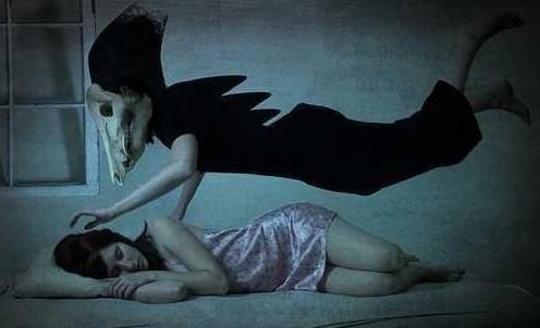 鬼压床是神经问题还是真的有鬼,鬼压床是真的有鬼压着吗