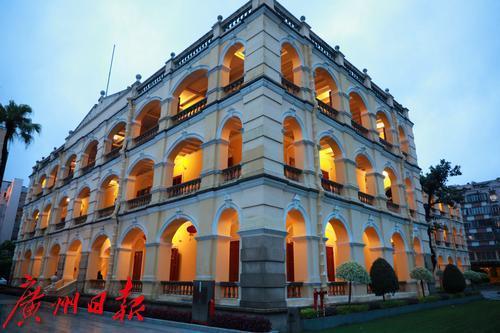 广州珠江夜游哪个最好玩,广州坐船夜游珠江真实视频