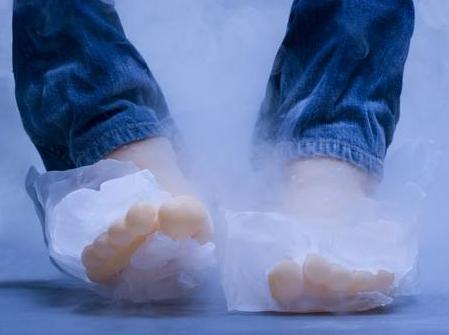 老年人下肢发麻发凉怎么治,老年人下肢血管闭塞原因