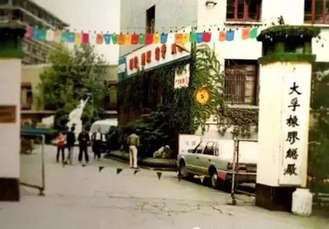 中国60年前造了双小白鞋,法国人一夜“偷走”赚翻了!今天它潮回来了