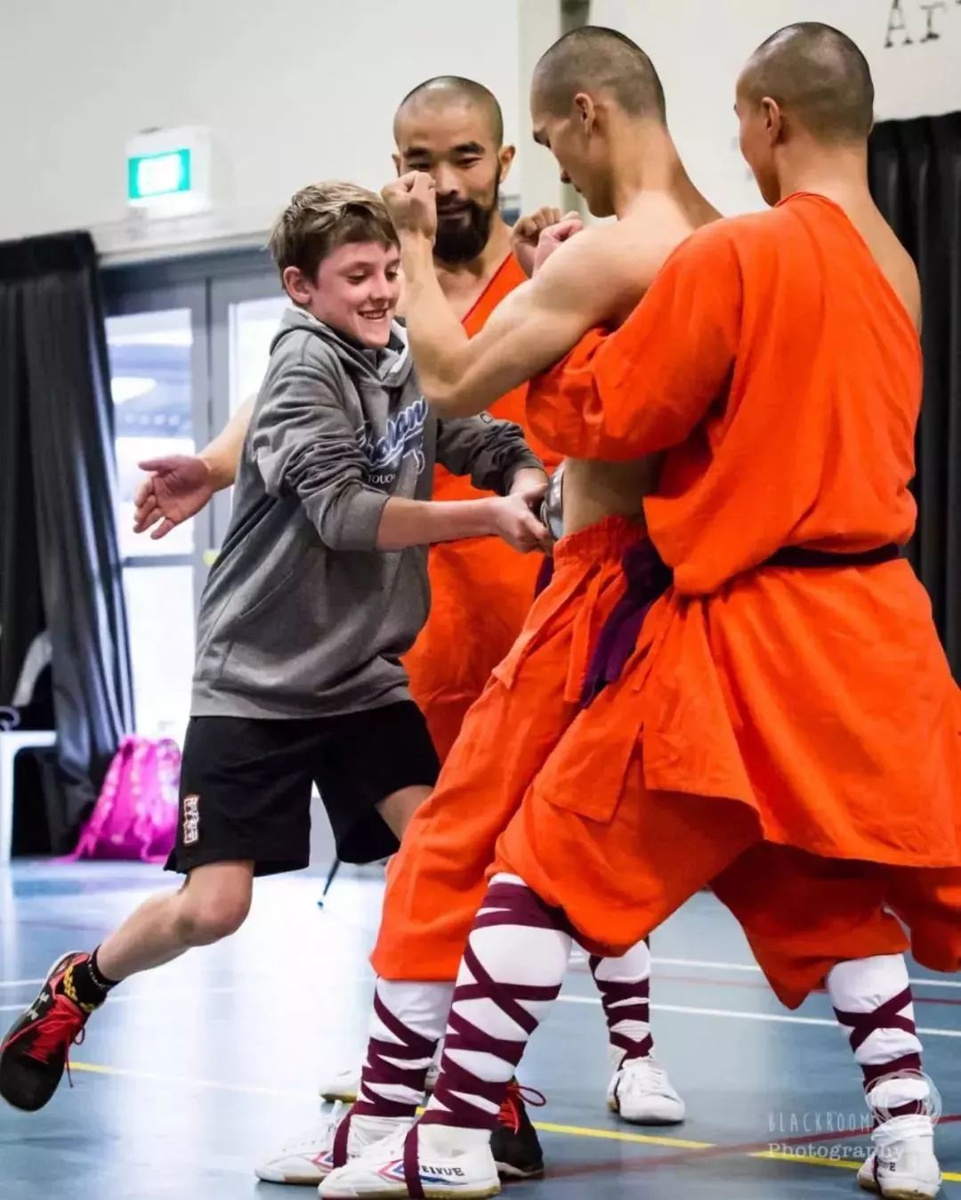 中国60年前造了双小白鞋,法国人一夜“偷走”赚翻了!今天它潮回来了