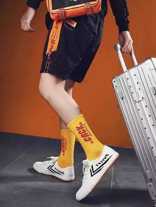 中国60年前造了双小白鞋,法国人一夜“偷走”赚翻了!今天它潮回来了