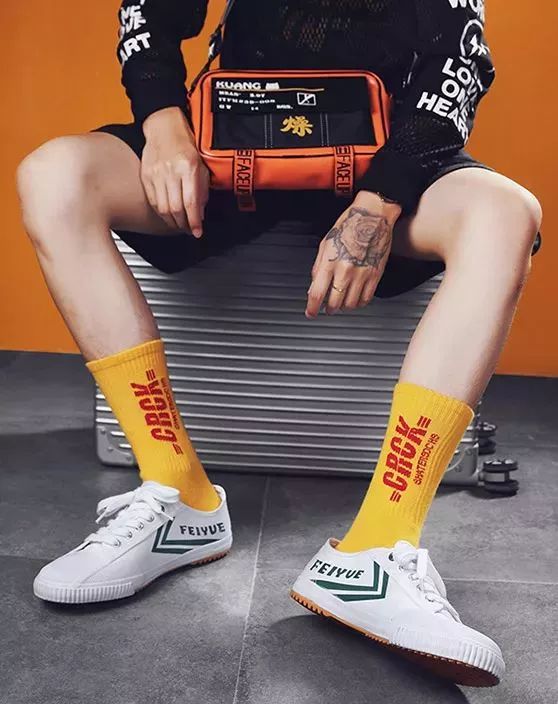 中国60年前造了双小白鞋,法国人一夜“偷走”赚翻了!今天它潮回来了