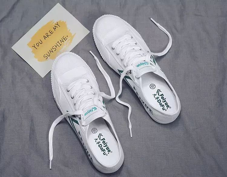 中国60年前造了双小白鞋,法国人一夜“偷走”赚翻了!今天它潮回来了