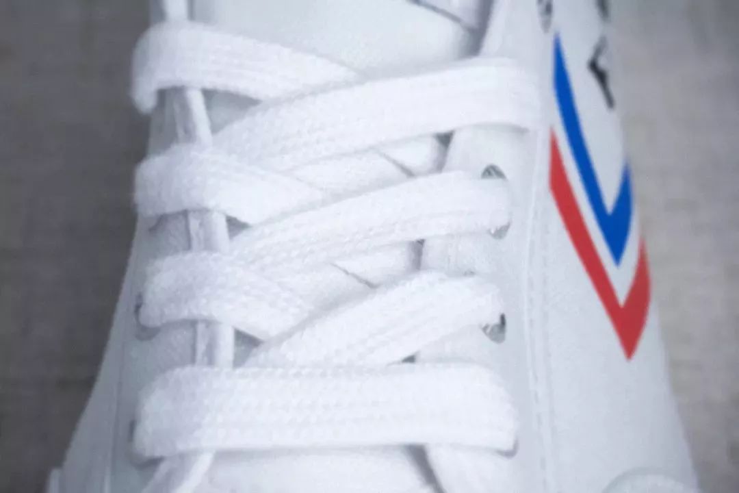 中国60年前造了双小白鞋,法国人一夜“偷走”赚翻了!今天它潮回来了