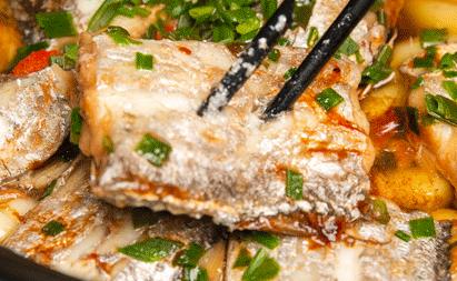 搬来个舟山「海鲜市场」！佛手、胭脂、大米鱼…你爱吃的海鲜从挑到做全get