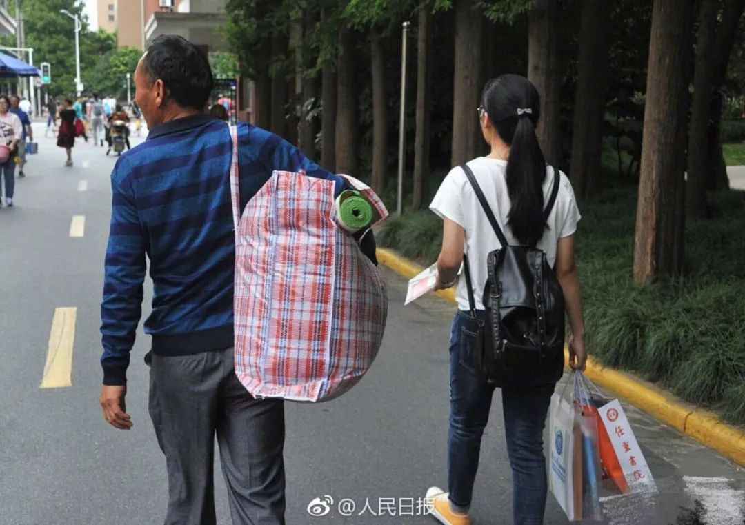 开学季:有一种爱,叫做爸妈给你塞的行李箱!(附大学新生行李箱应怎么选?)