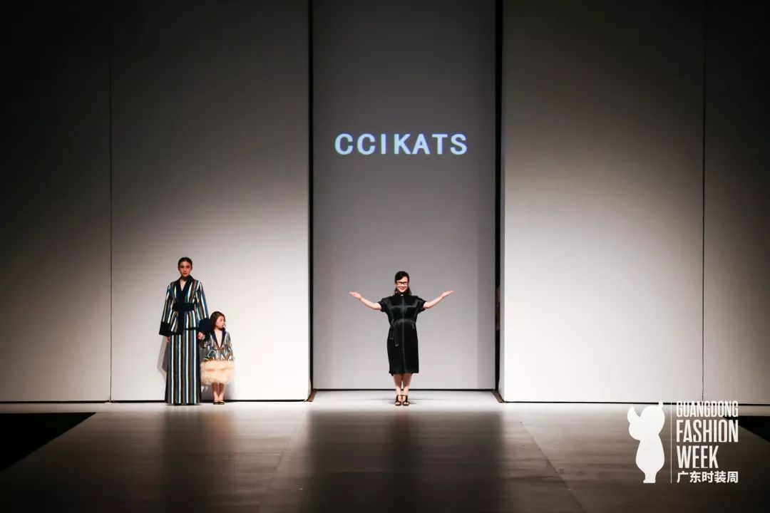 广东时装周丨“2019艾德莱斯出天山”绽放于致敬梦想的舞台