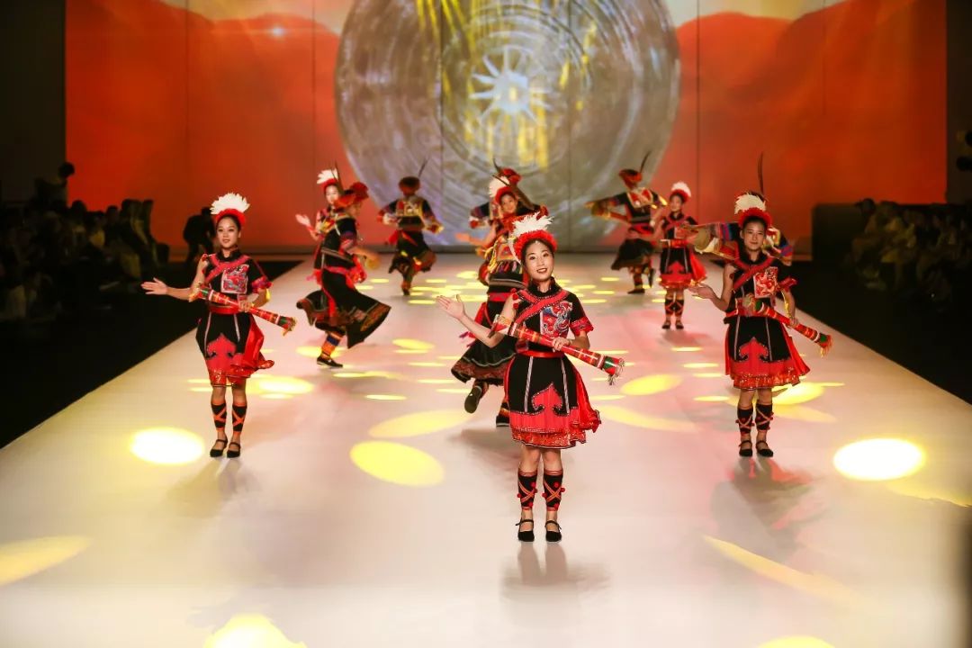 观点丨当“非遗”遇见时尚，这样的潮流你爱了吗?