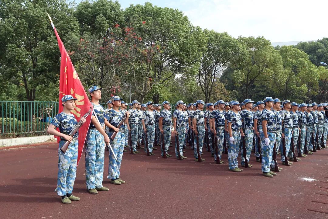 军训攻略让我们一起潇洒的晒黑,军训特辑让我们一起优雅地晒黑