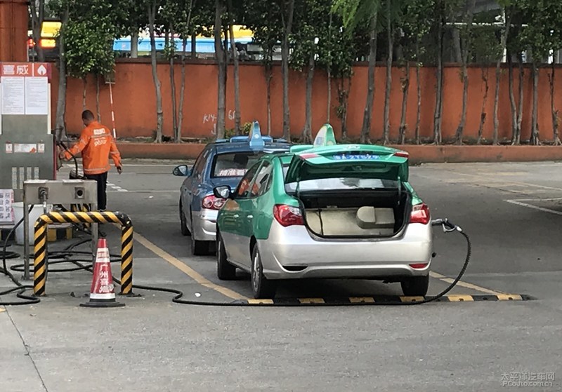 广州黄颜色的出租车 (广州出租车为什么这么多颜色)