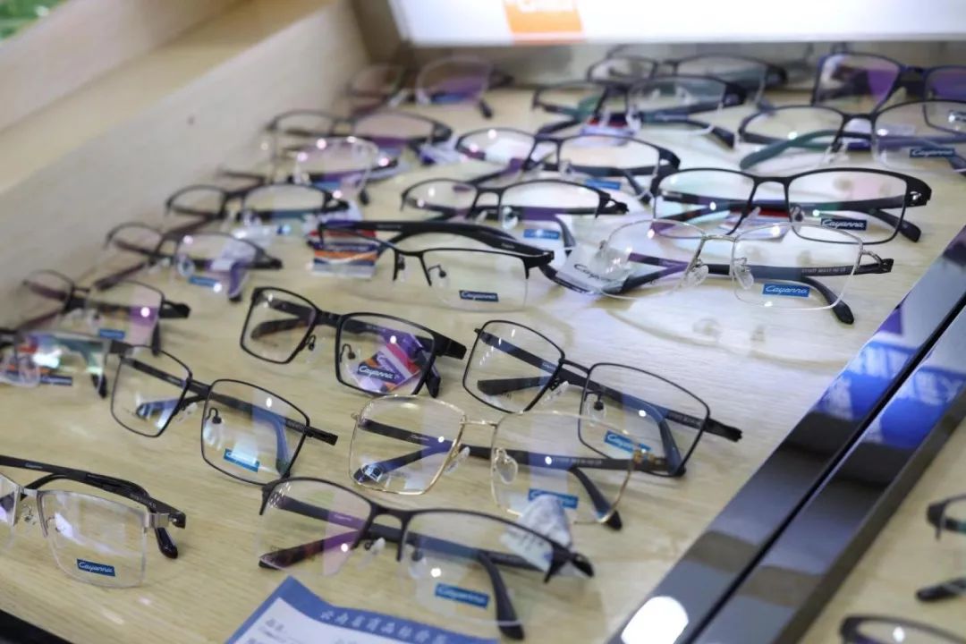 重磅！开学季，这里品牌眼镜五折，学生还能享受一年不计免赔