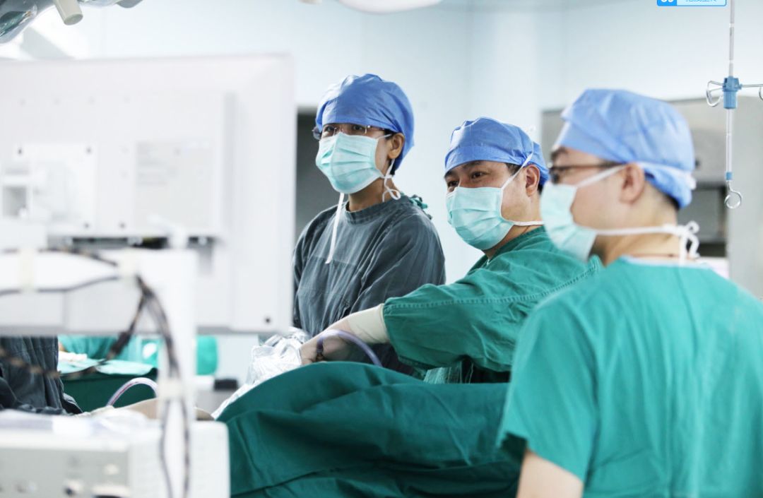 梅家人的骄傲——记心胸外科主任梅举教授