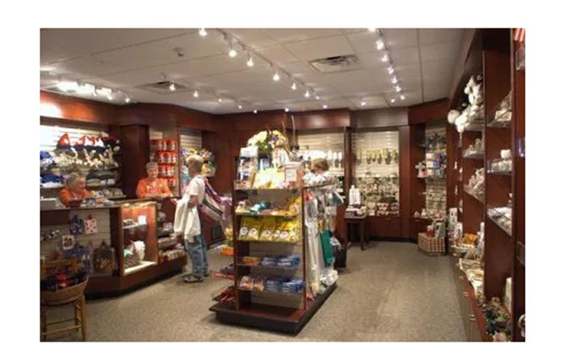 在美国看病是免费还是天价,美国当地人看病贵吗