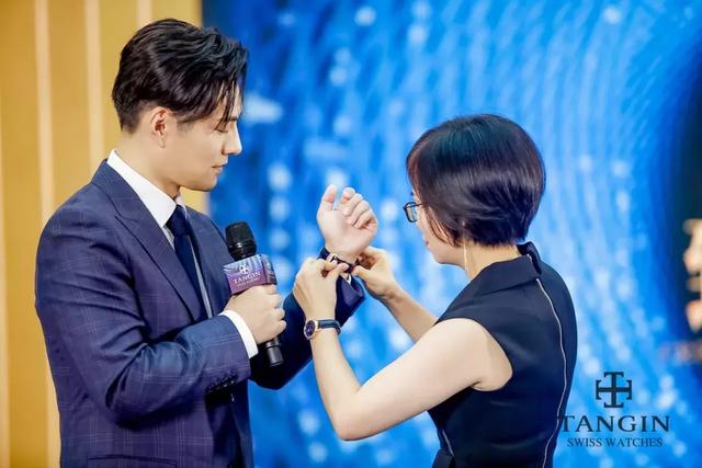 严屹宽冻龄男神,年轻时候的严屹宽究竟有多绝