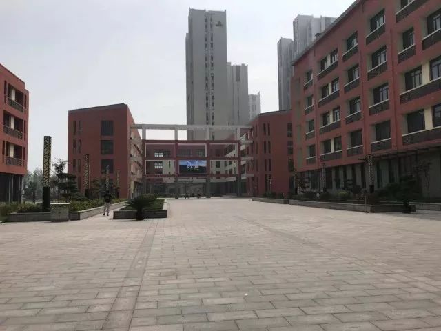 河南大学附属学校正式揭牌郑东新区再添优质教育资源