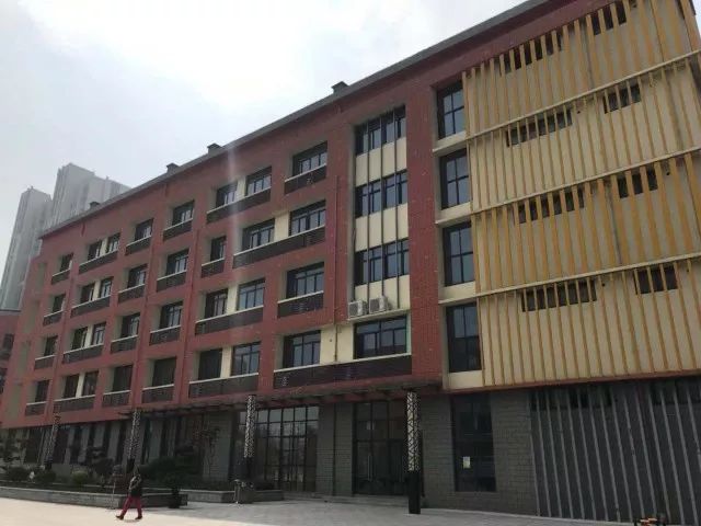 河南大学附属学校正式揭牌郑东新区再添优质教育资源