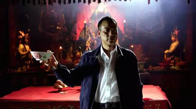 *男舞**、警察、黑帮老大、邻家大叔，哪个才是他的真面目？