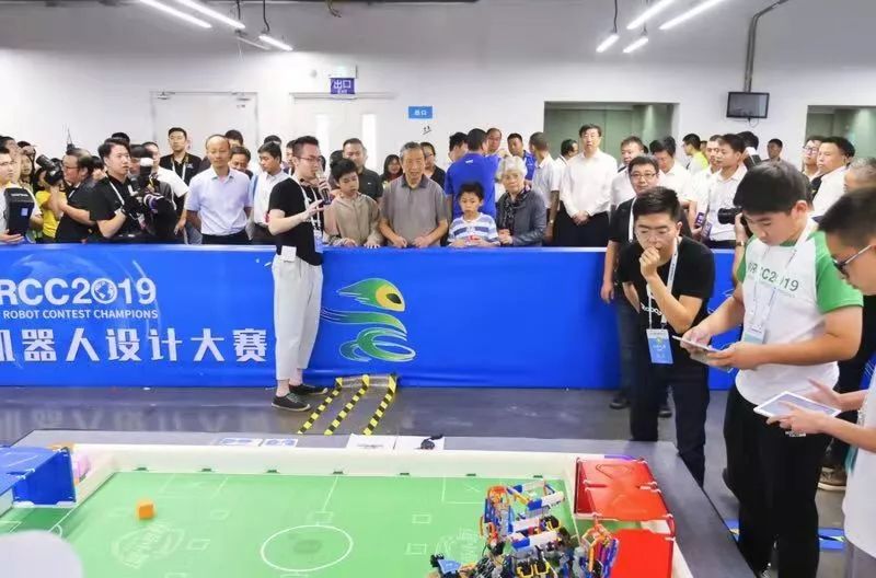 南京骄傲！新城初中四小伙夺得机器人界“奥运会”金牌银牌