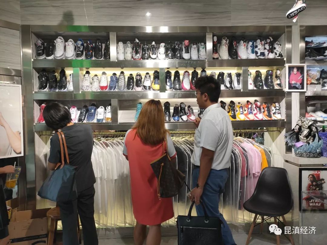 观察|定制款可卖上万元,“潮鞋热”波及昆明