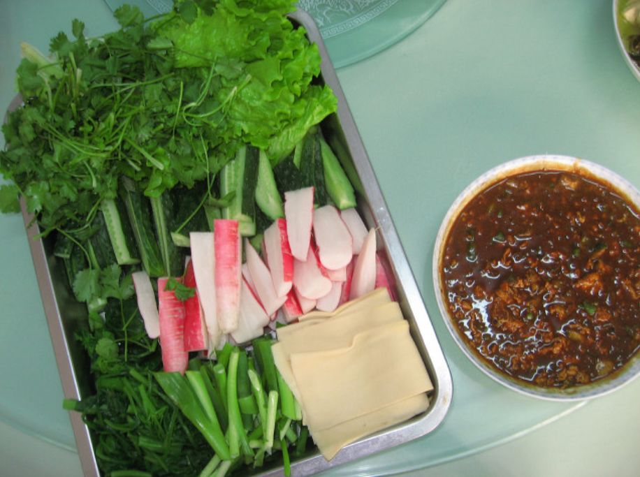 东北蘸酱菜到底有多野,东北为什么喜欢吃蘸酱菜