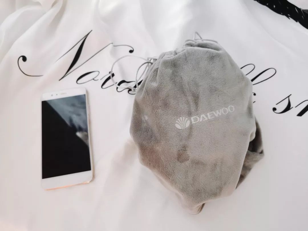 怎么用烫板夹熨衣服,用简易工具熨衣服