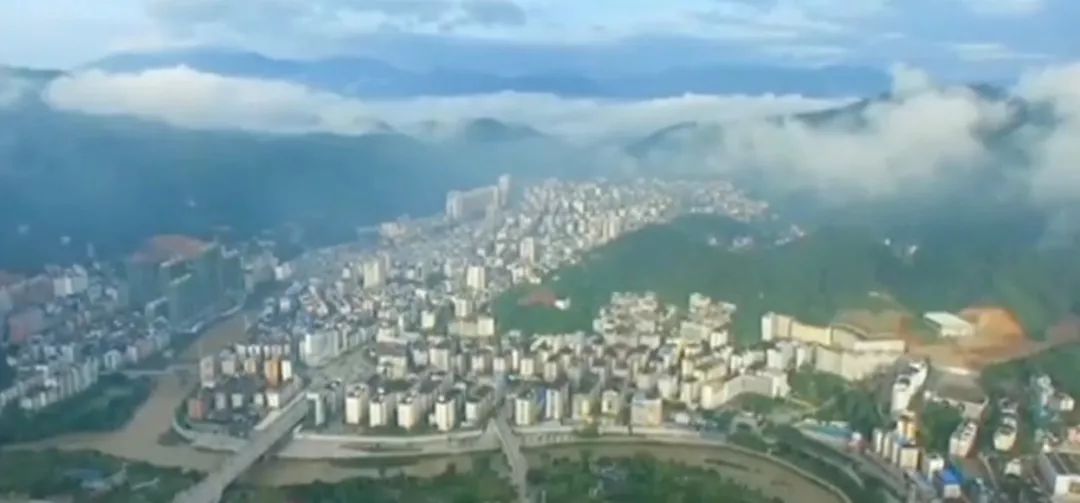 新法来了：未批准进口的药品不再列为假药|农村集体土地可直接入市