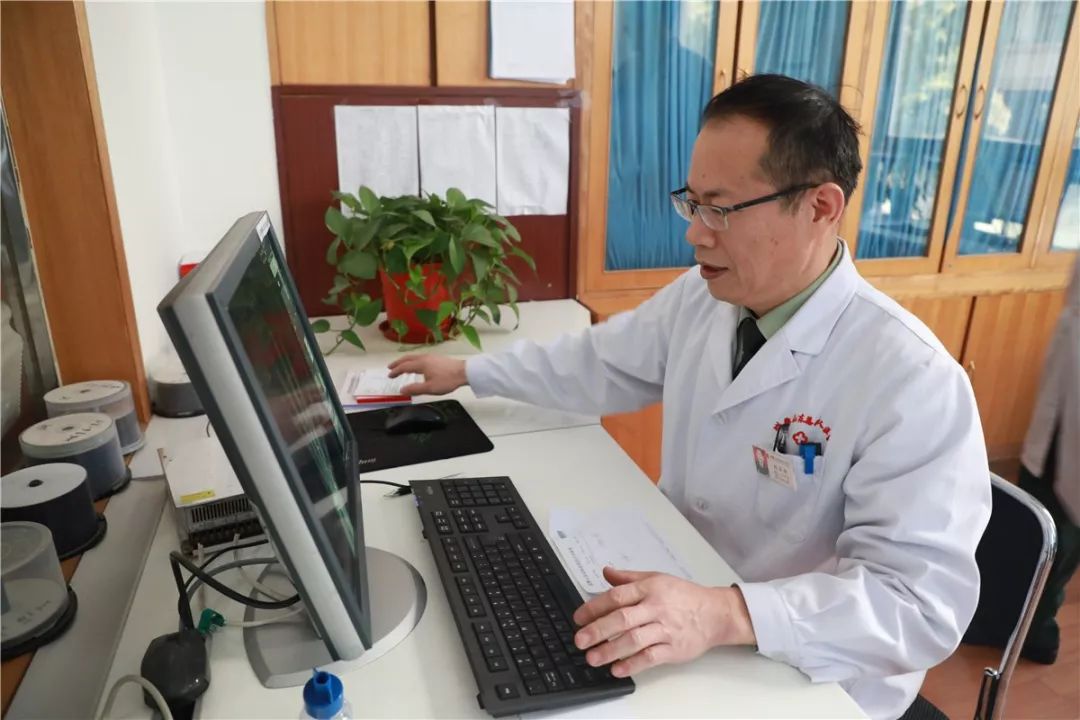 一位医学老专家的“人生处方”——爱能包治百“病”