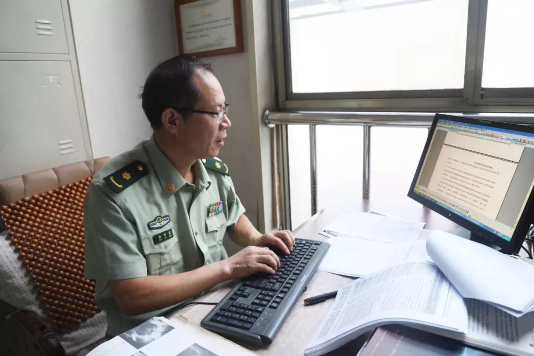 一位医学老专家的“人生处方”——爱能包治百“病”