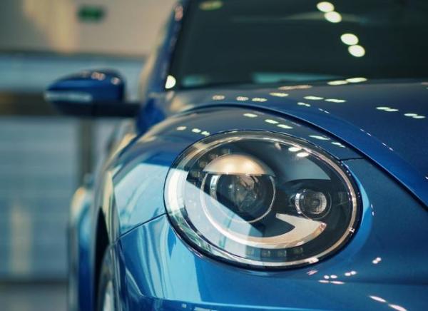 汽车大灯发黄靠谱的做法,汽车大灯发黄怎样才能变亮