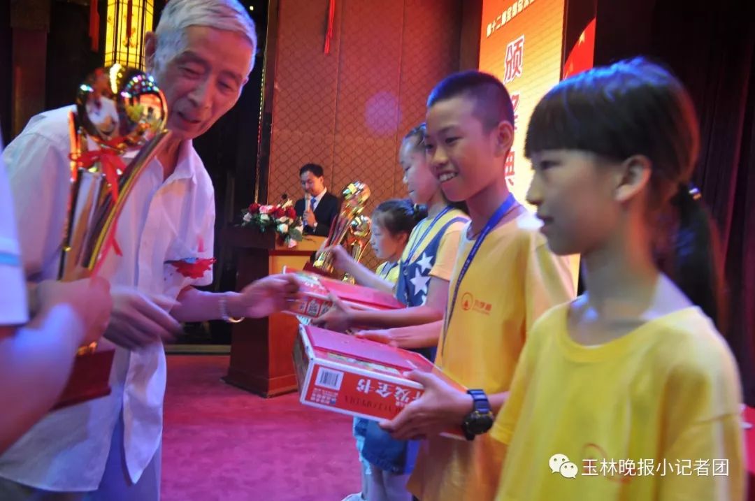 玉林街头那些卖菜的孩子，现在怎么样了？