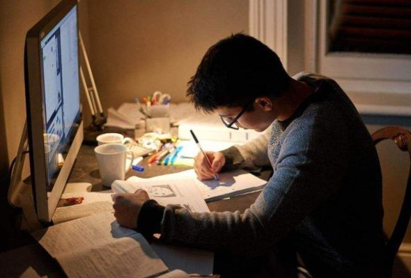 在朋友圈发男神腹肌照,却忘了分组,结果爸妈的回应亮了….