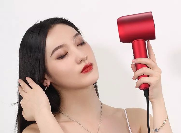 戴森顺滑直发,戴森适合吹毛躁发质吗