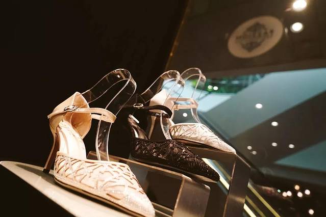 新加坡最美的机场有什么好玩的,新加坡机场免费观光之旅