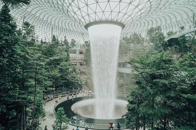 新加坡最美的机场有什么好玩的,新加坡机场免费观光之旅