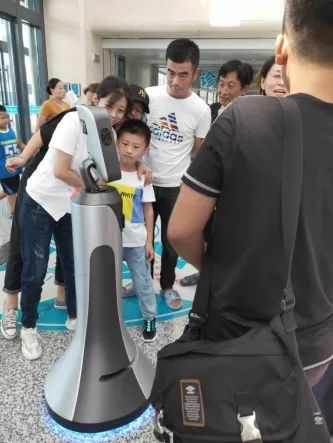 快看，导医“小精灵”康康来了