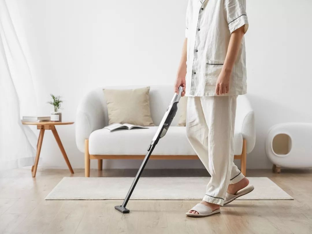 这个吸尘器超轻、迷你、吸力强，哪都能吸丨界界好物馆