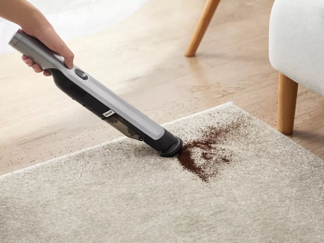 这个吸尘器超轻、迷你、吸力强，哪都能吸丨界界好物馆