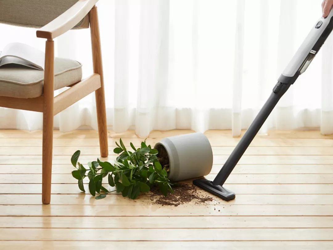 这个吸尘器超轻、迷你、吸力强，哪都能吸丨界界好物馆