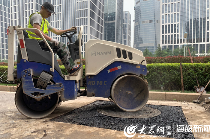 城·事（292）经十路30公里路面井盖“换装”，车辆不再“入坑”