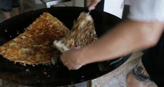 武汉:一碗热干面杀百鬼,一锅豆皮烫神仙