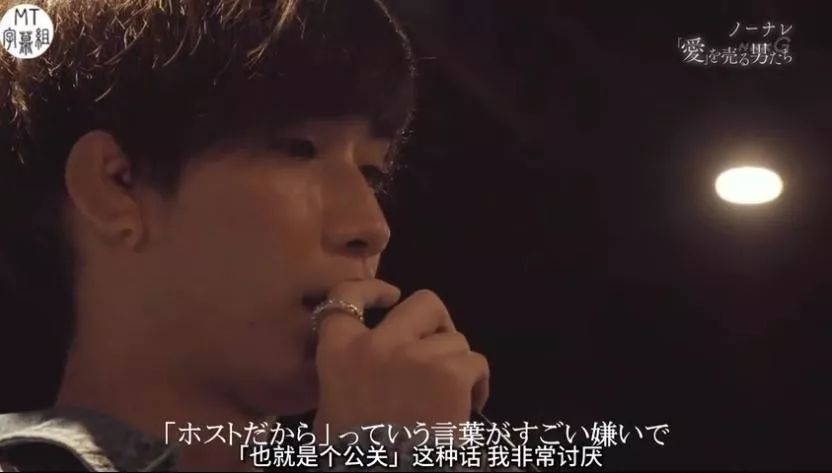 *拍偷**岛国牛郎店,一夜狂揽5500万,比男优更赚钱的就是他了