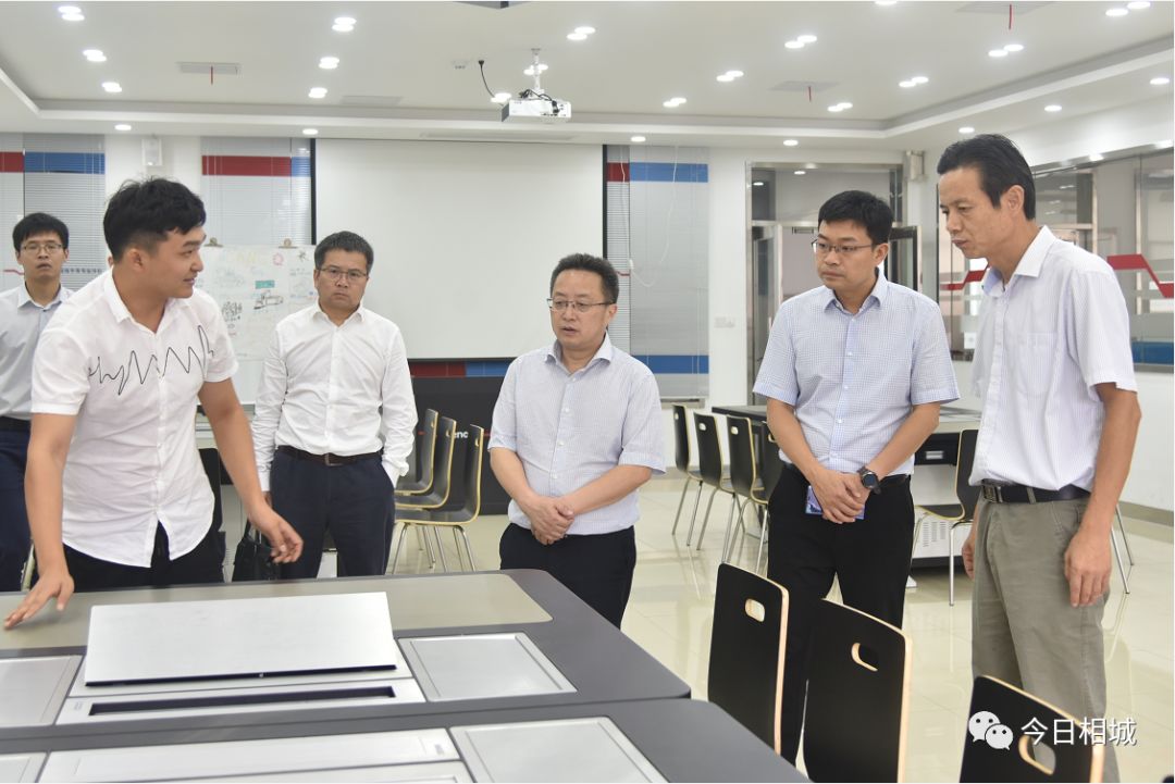 区领导深入学校调研教育教学工作,调研城区教育工作