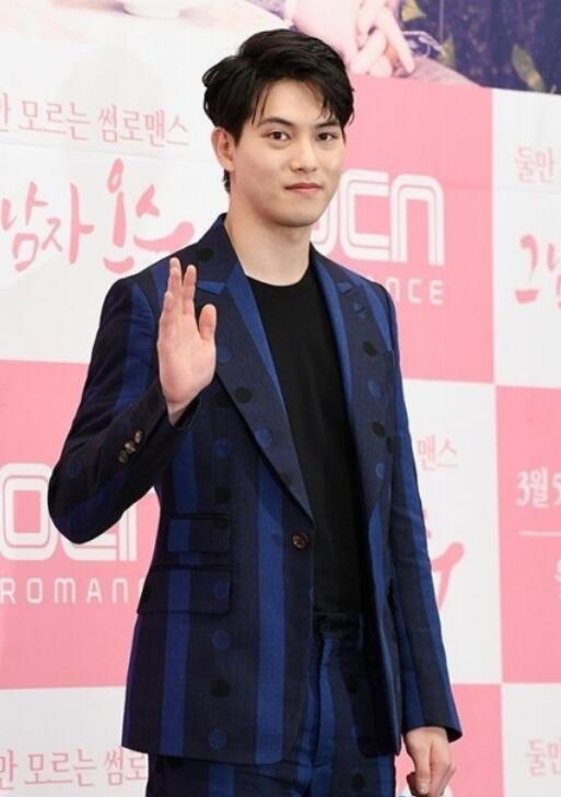 韩国艺人李宗泫近况,李宗泫事件与胜利事件