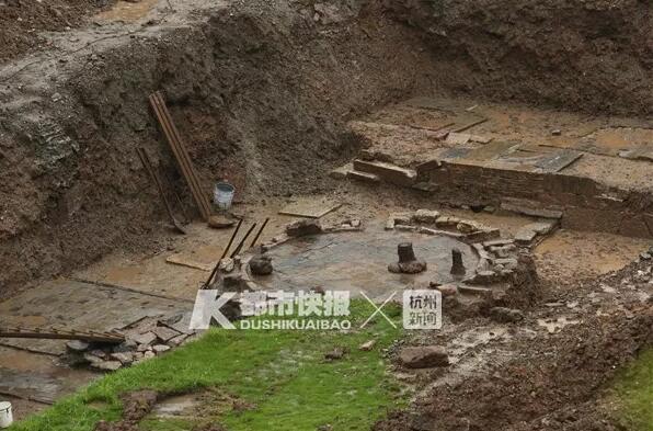 杭四中吴山校区操场挖了一个多月这个圆圆的东西到底是啥？