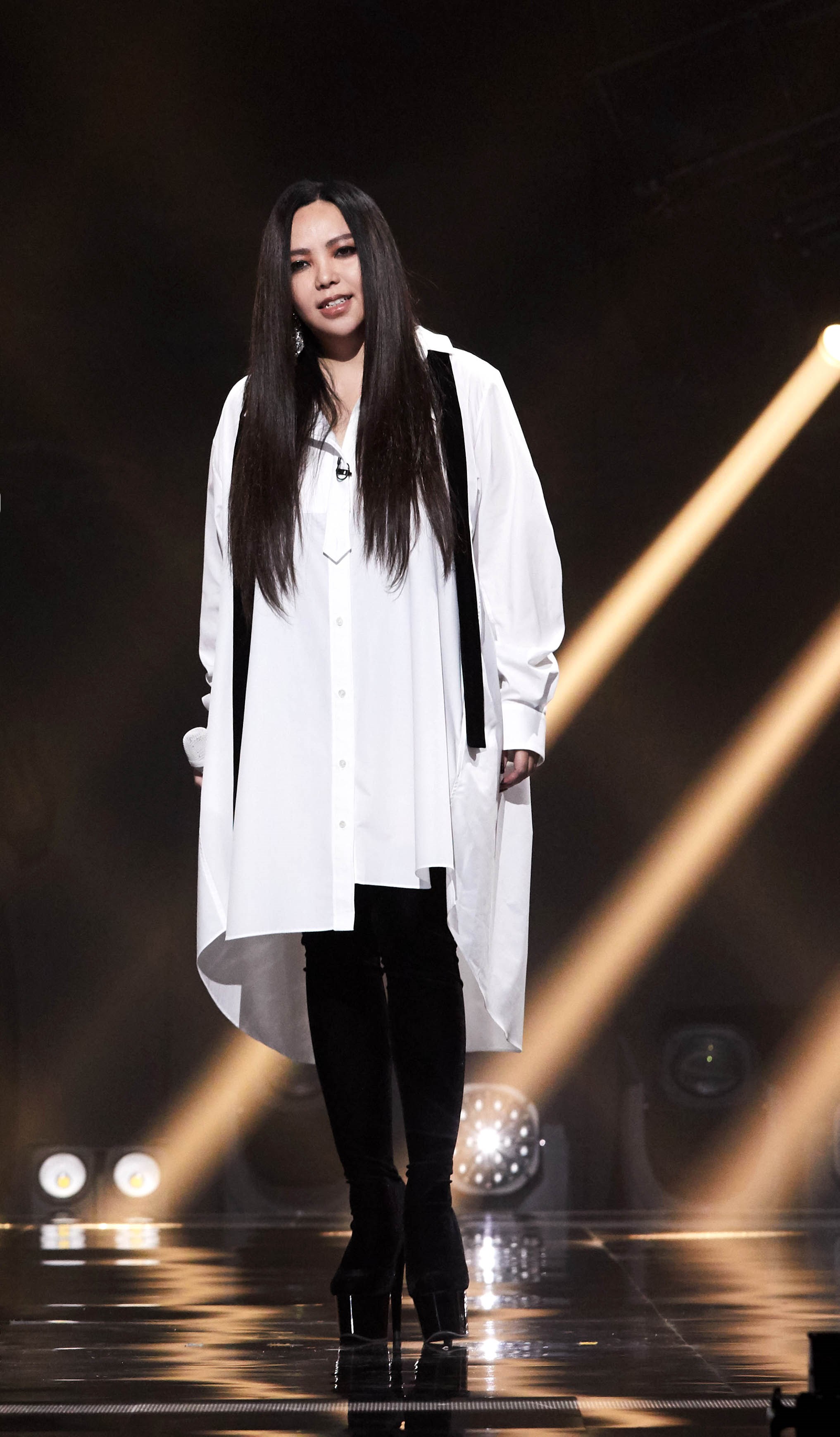 经典再现张惠妹演唱尽显青春活力,张惠妹声入人心评委