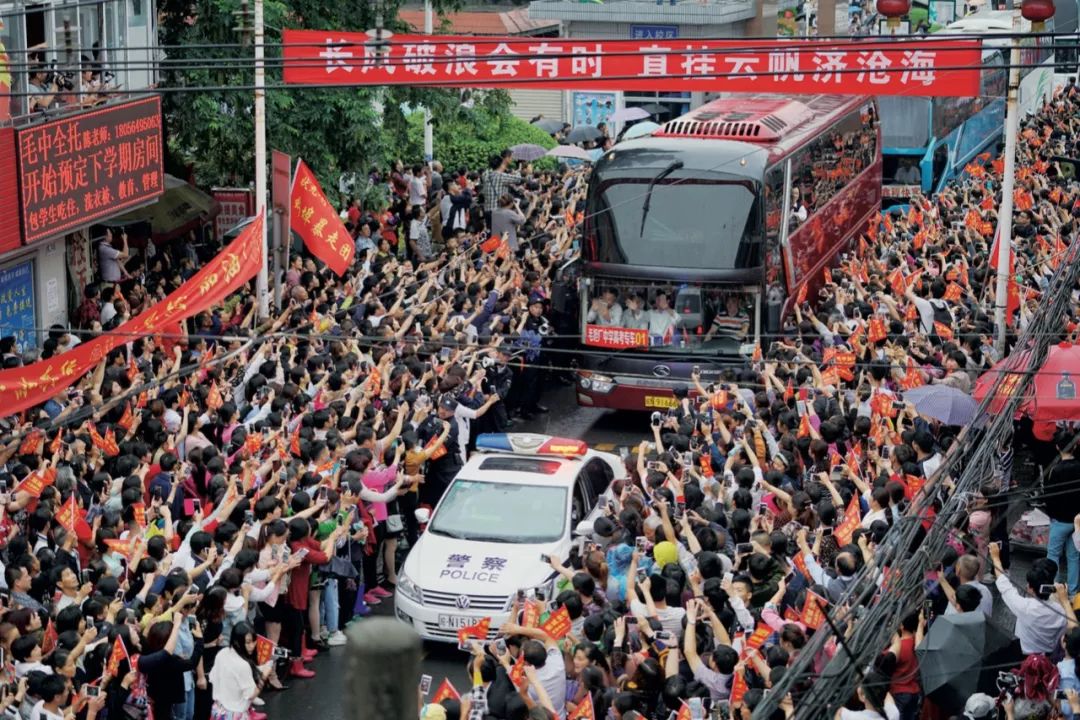 70年代珍贵老视频,青岛老照片看70年成就