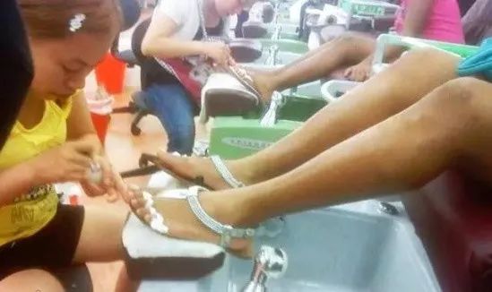 从“安妮宝贝”到“李佳琦”：一文读懂互联网25年，“网红”炼成记和捞金术