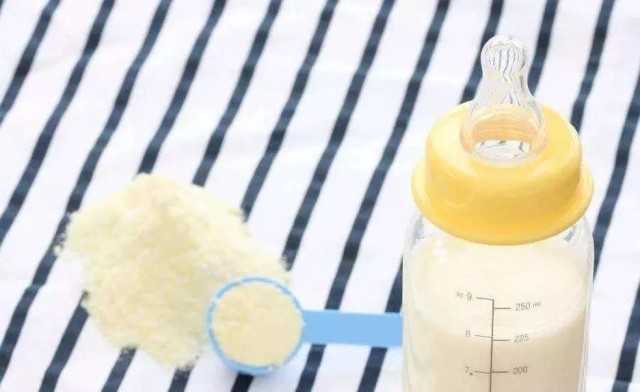 奶粉还有8个月就过期了可以买吗,奶粉还有一个月过期营养还一样吗